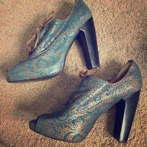 Vintage style heels
